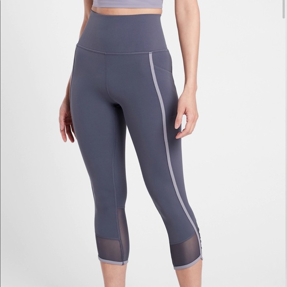 NWT Athleta Salutation Stash Pocket Crop, M - Picture 1 of 10